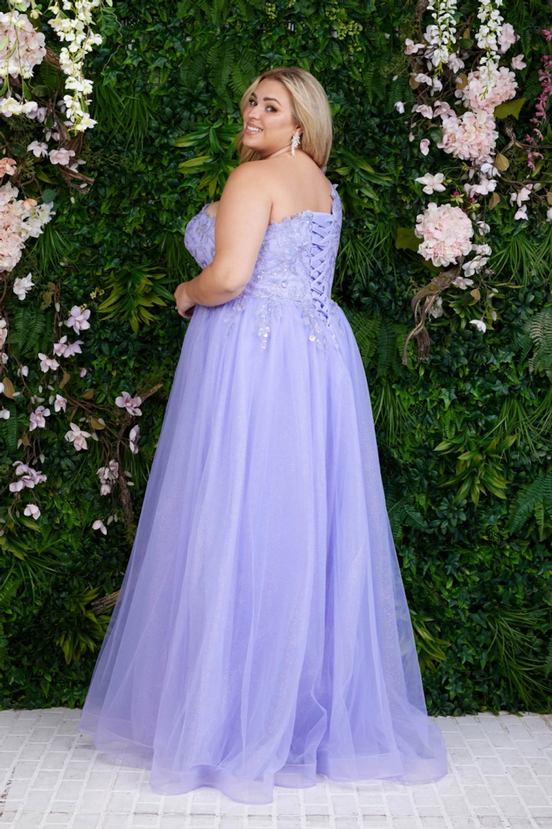 This dress features a one-shoulder neckline with a lace-up back, a lace bodice with an A-line tulle skirt with a slit. Style this dress to make it your own at your next prom or formal event.

LU 8852