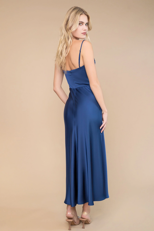 This mid-length cocktail dress features a sweetheart neckline with spaghetti straps and a soft-flared skirt. This dress is simple and modern and could be styled to make it your own at your next homecoming or sweethearts dance!

KTM GWCV0664