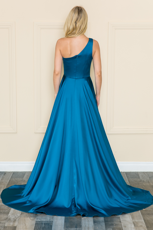 This vibrant one-shoulder dress features a high slit and back zipper closure. The flowy skirt creates an A-line silhouette and the slit allows for movement. Style this dress to make it your own at your next prom or formal event!


PY 8912